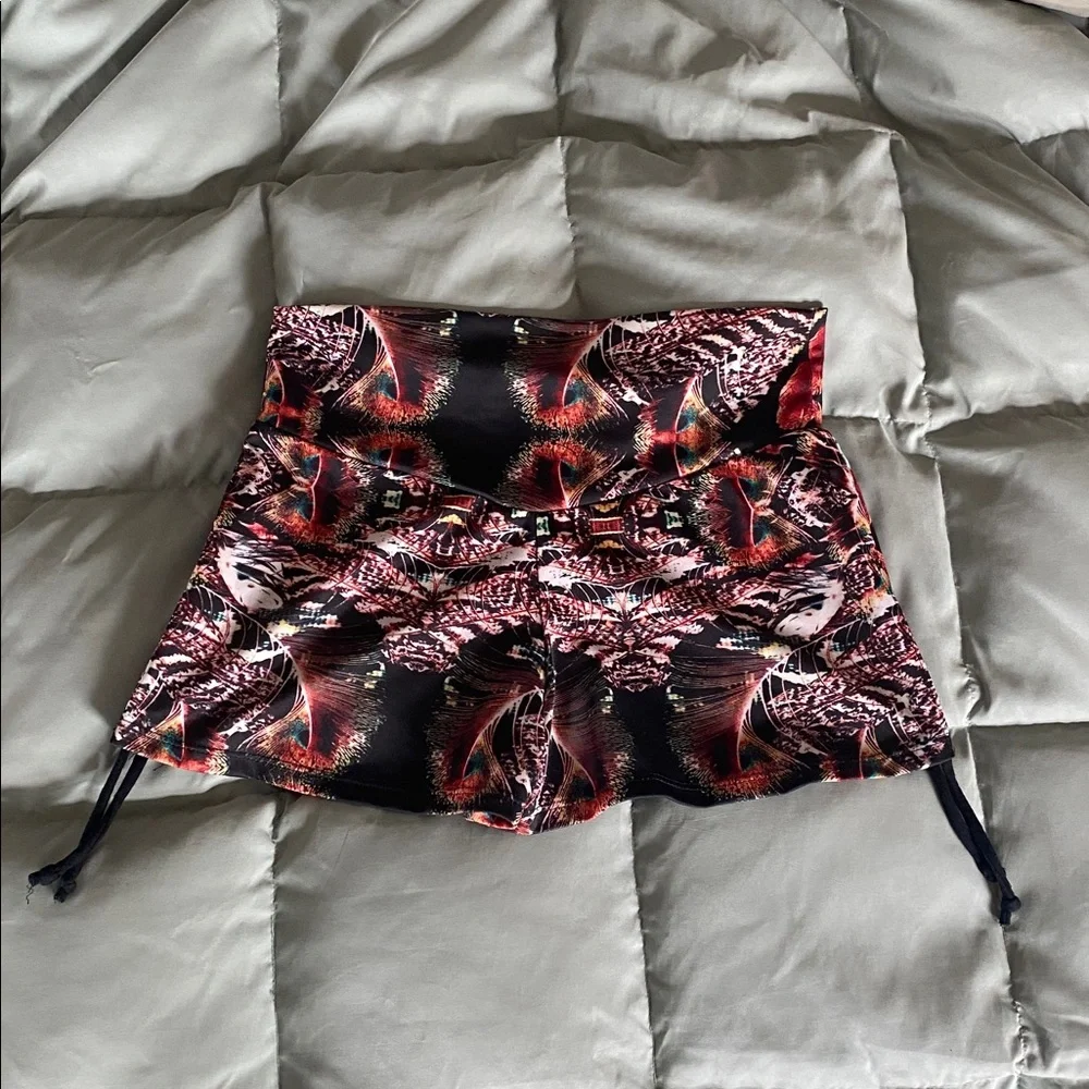 Psychedelic booty shorts - Picture 4 of 8